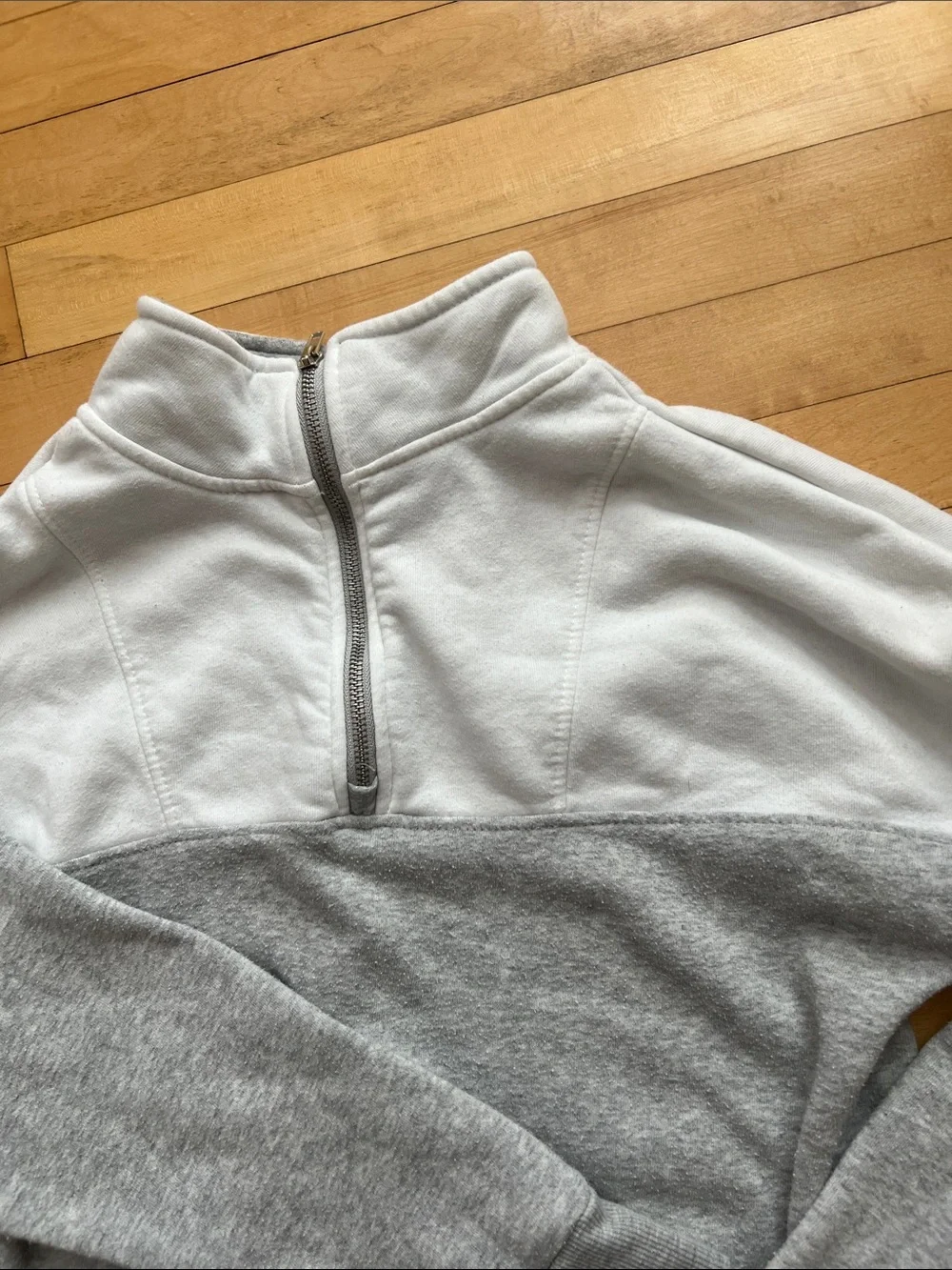Cowl & Turtleneck Two-Tone Half-Zip Sweater - White & Light Gray
